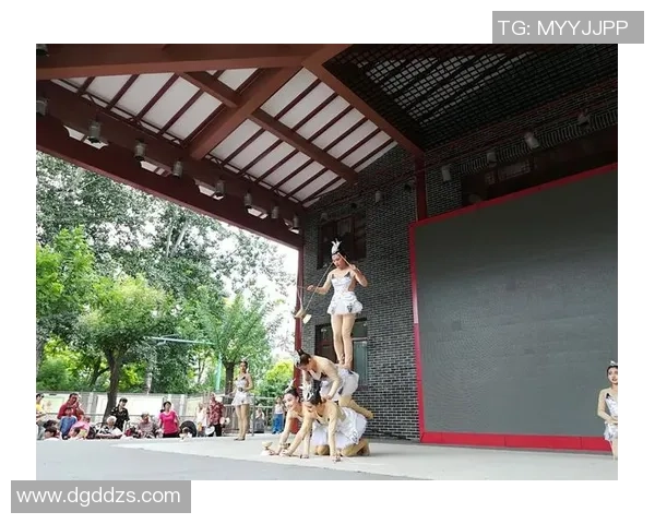 恩施篮球场：激情碰撞的青春舞台与社区团结的象征